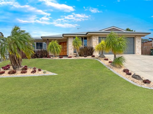 14 Longreach Court, TANNUM SANDS QLD 4680