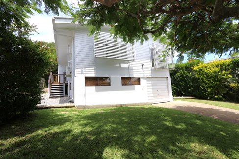 14 Mabel Avenue, SOUTHPORT QLD 4215