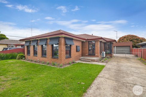14 Mauger Street, WENDOUREE VIC 3355