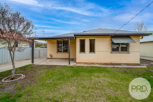14 Monash Crescent, MOUNT AUSTIN NSW 2650