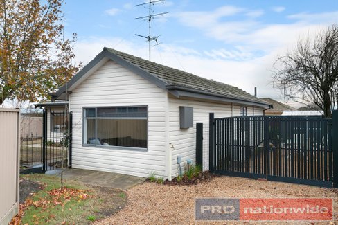 14 Oak Street, WENDOUREE VIC 3355