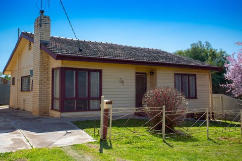 14 Parsonage Grove, EAGLEHAWK VIC 3556