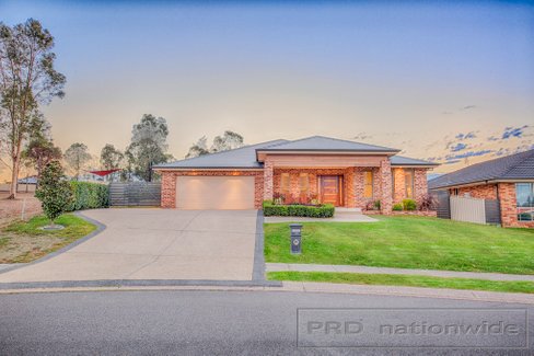 14 Peppertree Circuit, ABERGLASSLYN NSW 2320