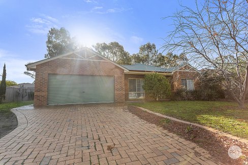 14 Saxby Drive, STRATHFIELDSAYE VIC 3551