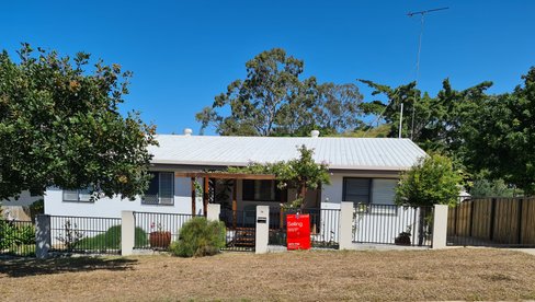 14 School Street, TANNUM SANDS QLD 4680
