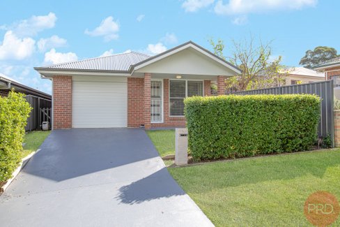 1/4 Sparsholt Street, TENAMBIT NSW 2323