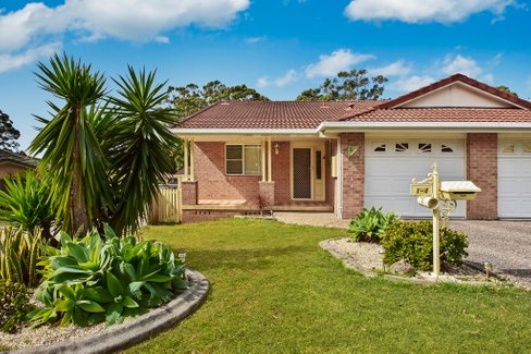 1/4 Tallowood Close, LAURIETON NSW 2443