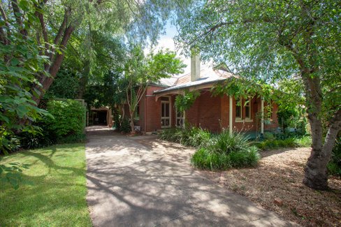 14 The Esplanade, LORN NSW 2320