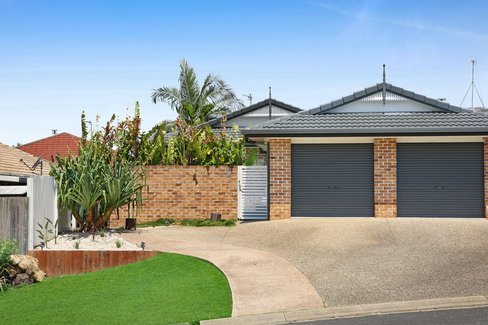 1/4 Valmai Court, Burleigh Waters QLD 4220