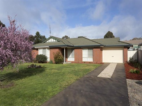 14 Van-Heurck Street Castlemaine 3450