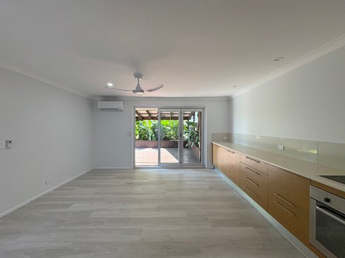 1/4 Walker Avenue, PALM BEACH QLD 4221