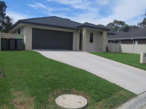 14 Water Gum Close, TAMWORTH NSW 2340