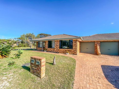 1/4 Whitesands Road, FINGAL BAY NSW 2315