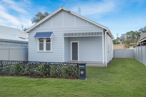 14 Young St, Georgetown NSW 2298