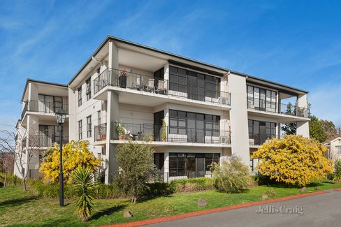 14/1 Conservatory Drive Burwood 3125