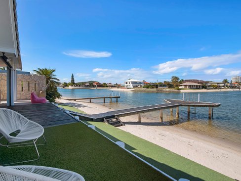 142 Mallawa Drive, PALM BEACH QLD 4221