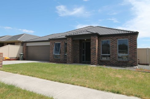 143 Canadian Lakes Blvde, CANADIAN VIC 3350