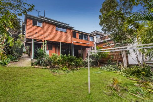 147 Crosby Road, HAMILTON QLD 4007