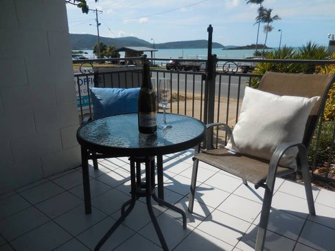 1/48 Coral Esplanade, CANNONVALE QLD 4802