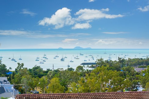 149/6 Eshelby Drive 'Harbour Apartments', CANNONVALE QLD 4802