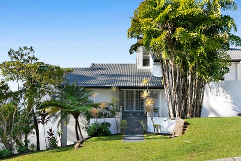 15-17 Buckingham Way, Elanora QLD 4221