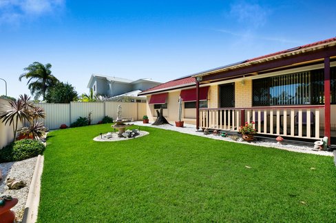 15 Anthony Drive, BURLEIGH WATERS QLD 4220