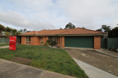 15 Caddy Drive, CRESWICK VIC 3363