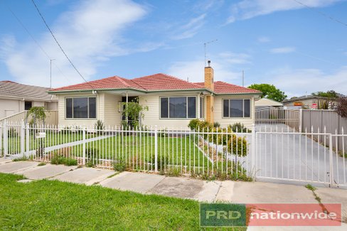 15 Cambridge Street, WENDOUREE VIC 3355