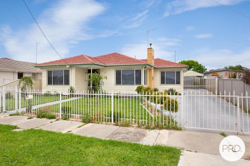15 Cambridge Street, WENDOUREE VIC 3355