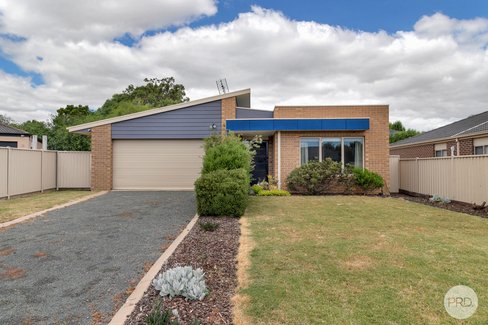 15 Canadian Crescent, CANADIAN VIC 3350