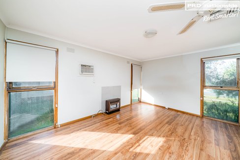 15 Chifley Crescent, KOORINGAL NSW 2650