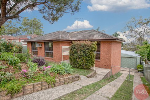 15 Clayton Crescent, RUTHERFORD NSW 2320