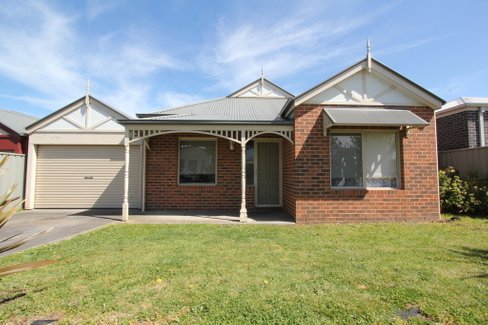 15 Clifton Street, DELACOMBE VIC 3356