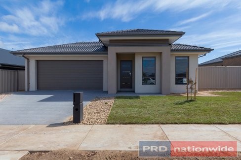 15 Cockatoo Drive, Winter Valley VIC 3358