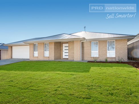 15 Coppabella Drive, GOBBAGOMBALIN NSW 2650