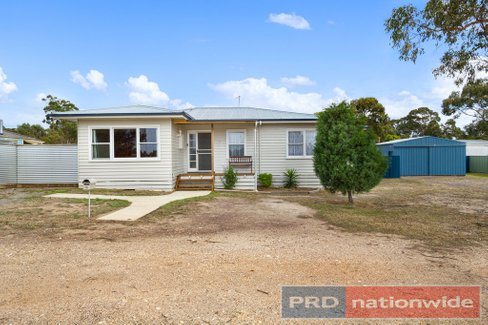 15 Elizabeth Road, CRESWICK VIC 3363