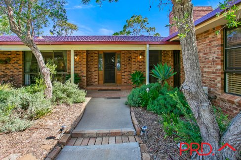 15 Fiona Drive, TAMWORTH NSW 2340