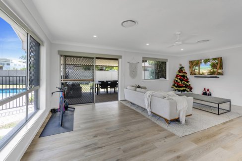 15 Gaye Parade, Miami QLD 4220