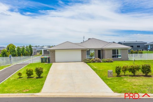 15 Glenmore Drive, TAMWORTH NSW 2340
