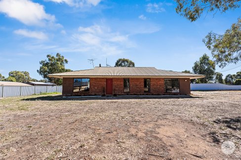 15 Hakea Road, HUNTLY VIC 3551