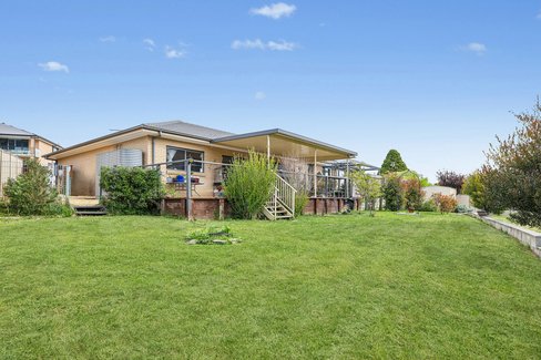 15 Henderson Pl, Lithgow NSW 2790