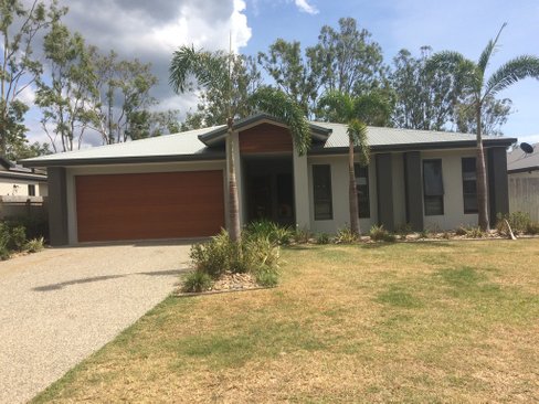 15 Hidden Court, CANNONVALE QLD 4802