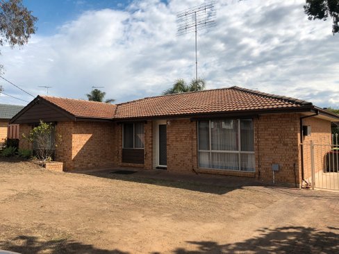 15 Hughes Avenue, PENRITH NSW 2750