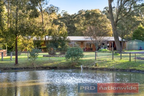 15 Incolls Road, ENFIELD VIC 3352