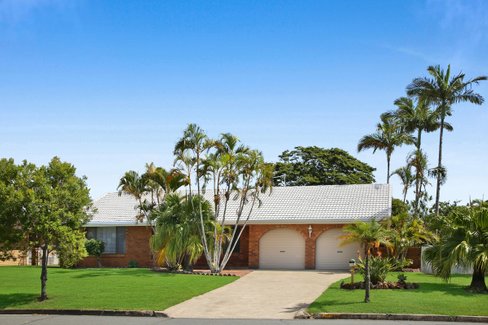 15 Japonica Drive, Palm Beach QLD 4221