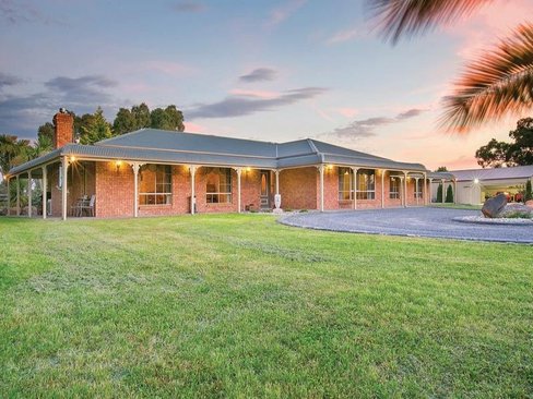15 Kathleen Court, HADDON VIC 3351