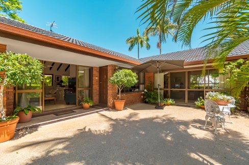 15 Kittani Crescent, ASHMORE QLD 4214