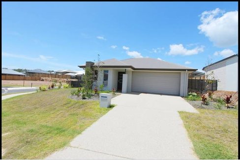 15 Koolivoo Parade, BOYNE ISLAND QLD 4680
