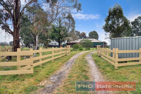 15 Lalor Lane, CRESWICK VIC 3363