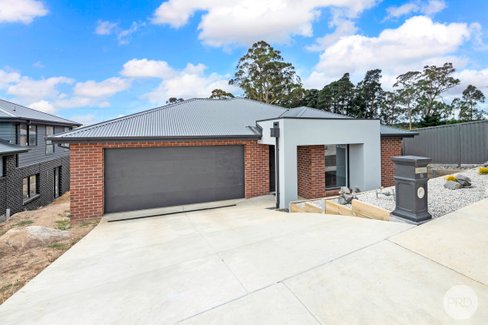 15 Lautaret Road, BROWN HILL VIC 3350